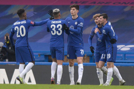 詹俊：回想一下，自己见过最不可思议的头球还是09年欧冠决赛的