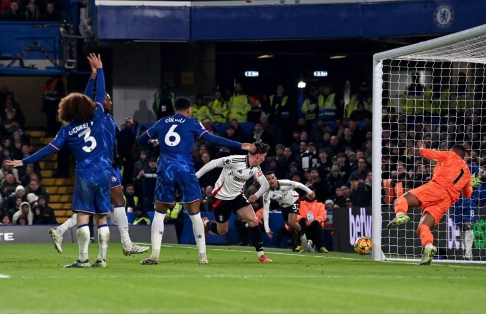 NBA常规赛战报：湖人客场险胜太阳,