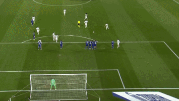 曼联小将科利尔：与弗莱彻风格相似，首进大名单兴奋难忘曼联中场小将科利尔表示，加盟曼联后感受到达伦 - 弗莱彻的指导，信心大增。他在曼联取得成长，期待未来在顶级赛事中发挥。