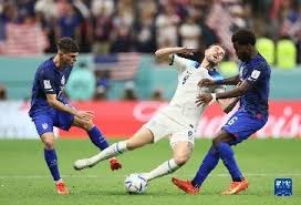 杨毅表示，中国男篮难以重返亚洲巅峰！篮球评论员杨毅的犀利观点引发热议