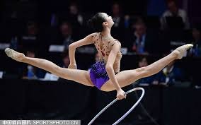 揭秘“荷官培训”：除了发牌，他们还学习如何观察玩家的心理。（揭秘荷官培训：不仅会发牌，更要读懂玩家心思）